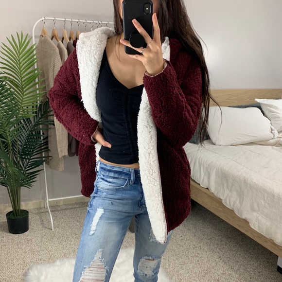 ๐ Burgundy White Reversible Teddy Jacket - Picture 6 of 8